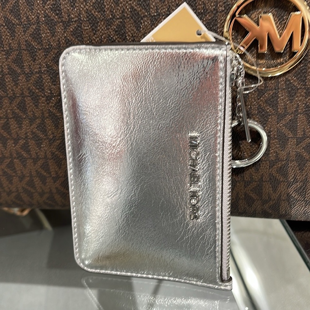MICHAEL KORS
Jet Set Travel Small Top Zip Coin Pouch With ID
Silver 
NWT - Picture 16 of 16